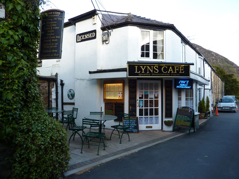 Lyn's Cafe